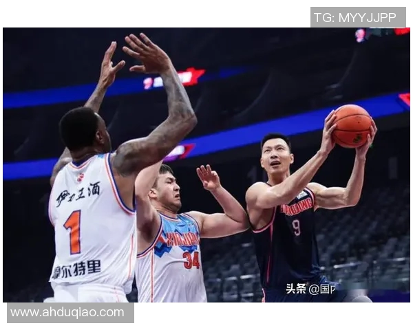 广东男篮与新疆男篮激战正酣谁能在这场巅峰对决中笑到最后 广东男篮与新疆男篮激战正酣谁能在这场巅峰对决中笑到最后